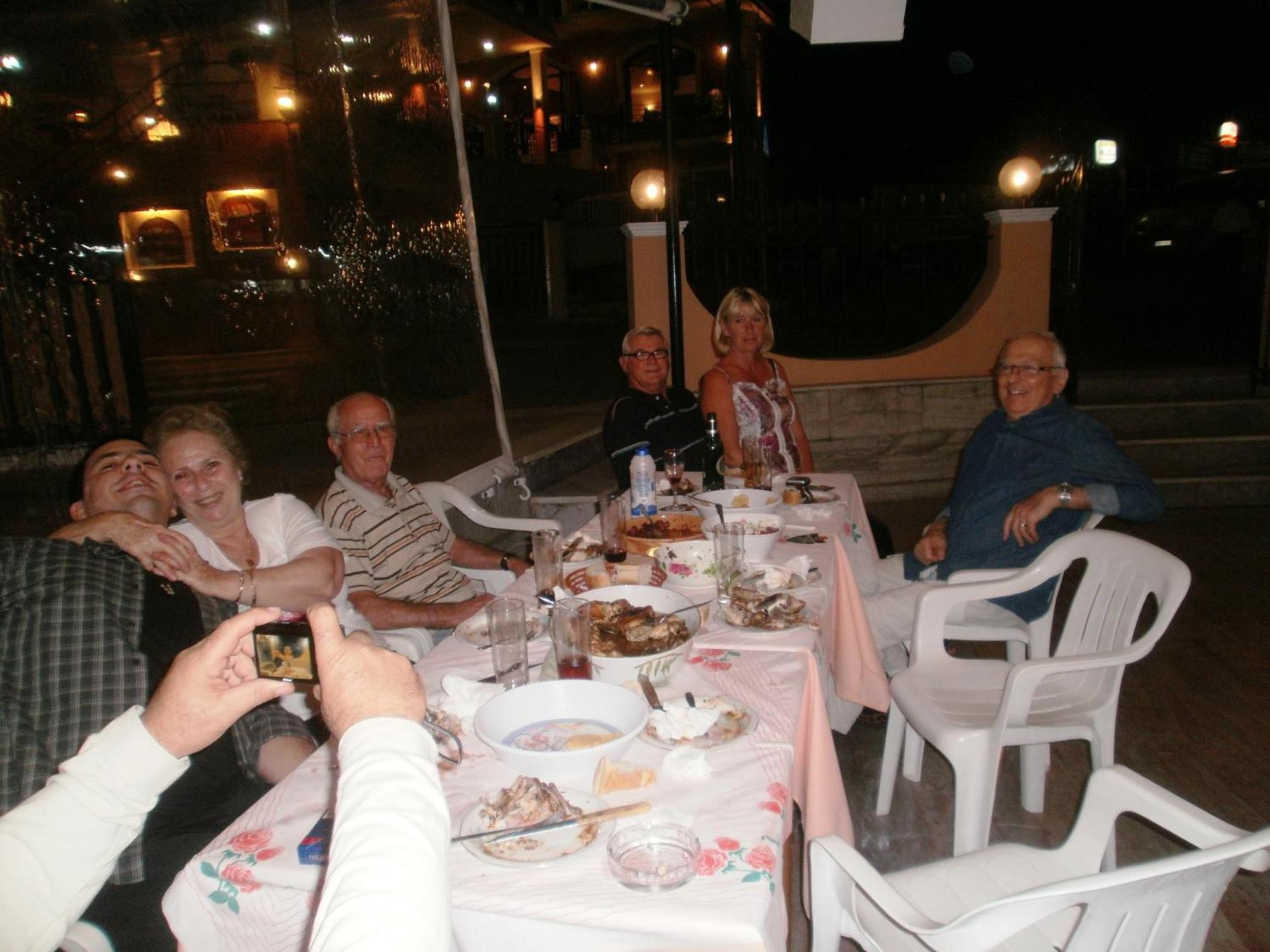 Hotel Perama 2*